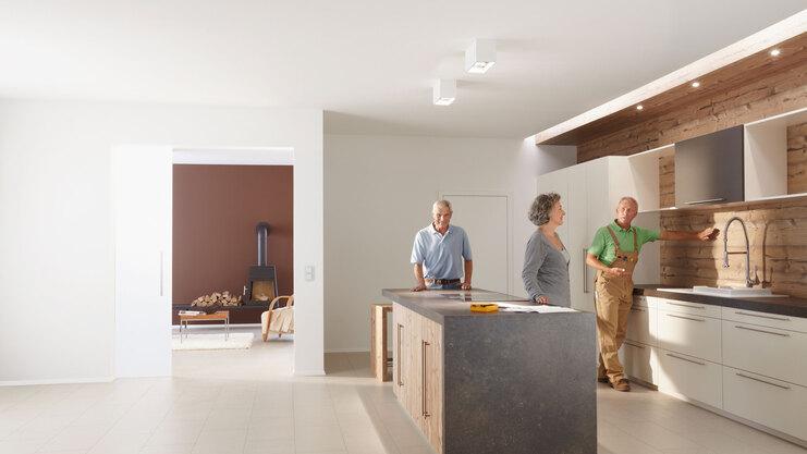 Präsentation einer Küche durch einen #Branche1# in einem Showroom